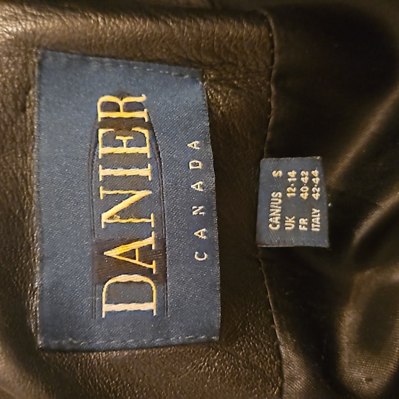 Danier leather jacket - Picture 3 of 3